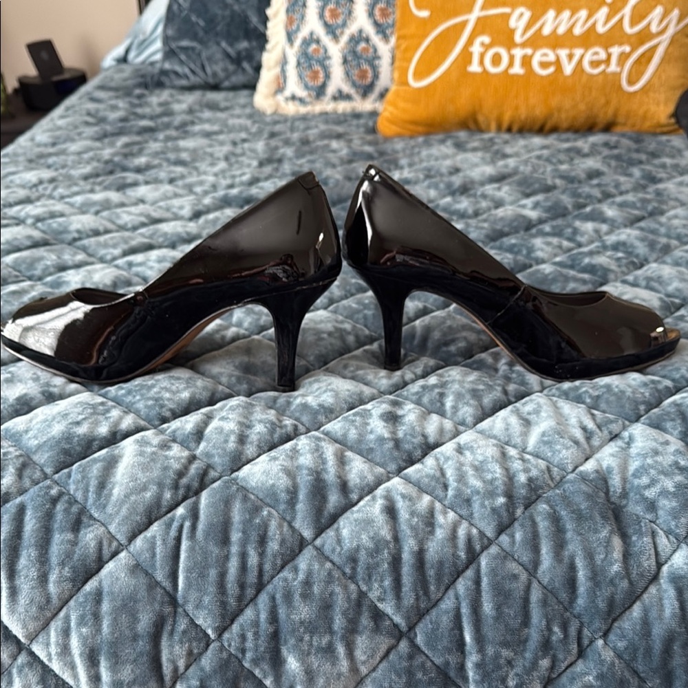 Vince Camuto Black Heeled Shoes - Picture 3 of 4